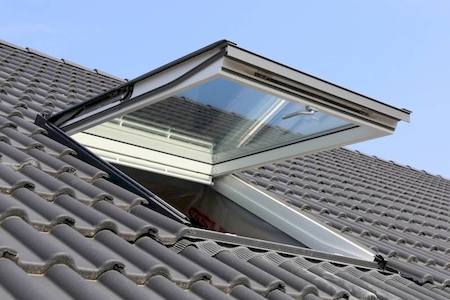 Notre zone d'activité pour ce service Couvreur poseur de fenêtre de toit électrique 114x118 avec volet roulant intégré